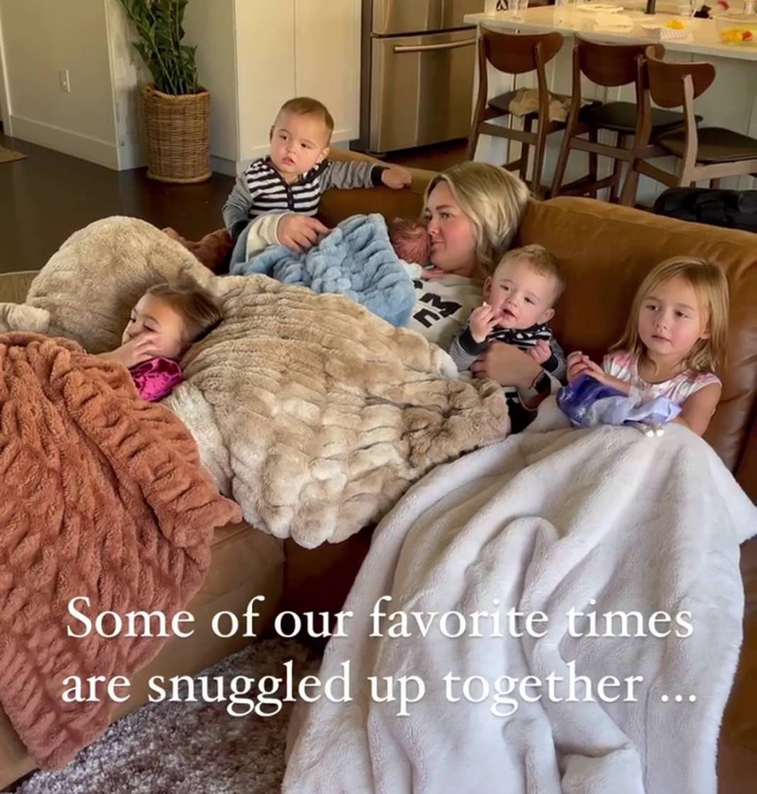 56 yaşındaki kadın, torununu doğurdu 18